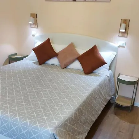 Glam Luxury Lorenzo Guest house 2*