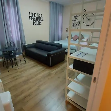 Glam Luxury Lorenzo Guest house 2*