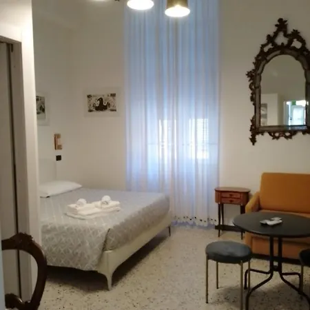 Glam Luxury Lorenzo Πανσιόν